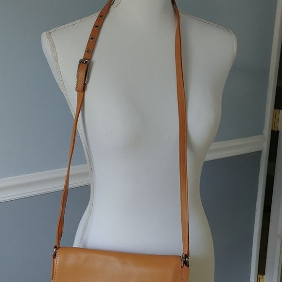 Coach, - Picture 2 of 9